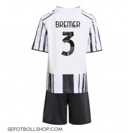 Billiga Juventus Gleison Bremer #3 Barnkläder Hemma fotbollskläder till baby 2025-26 Kortärmad (+ Korta byxor)